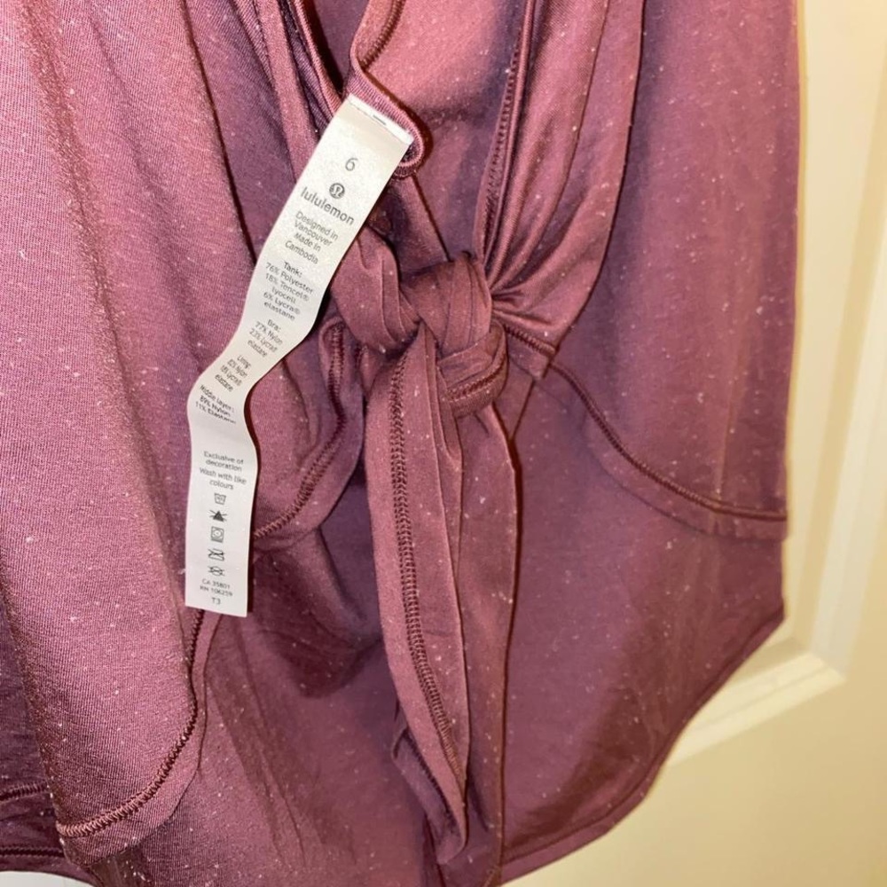 Lulu lemon active top - Picture 2 of 4